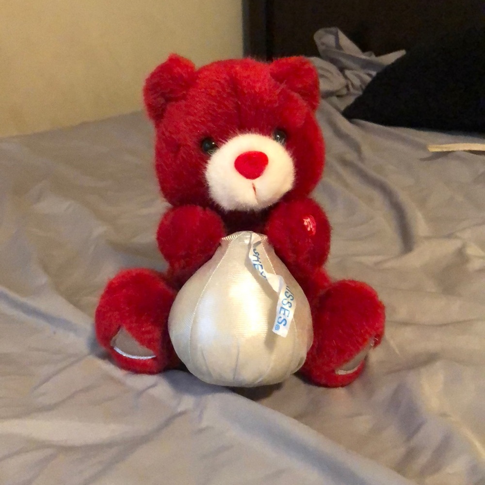Red kisses teddy bear